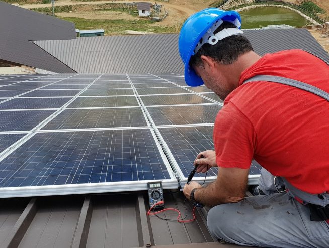 energia-solar-fotovoltaica-tecnico-instalacion